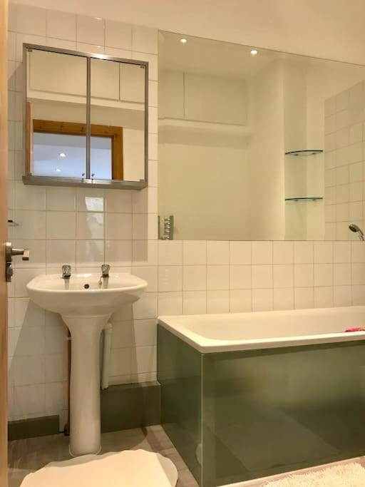 Quiet Kensington Flat Ideal For Central Лондон Екстер'єр фото
